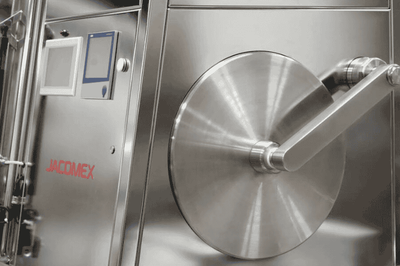 automatic-metallic-airlock-doors