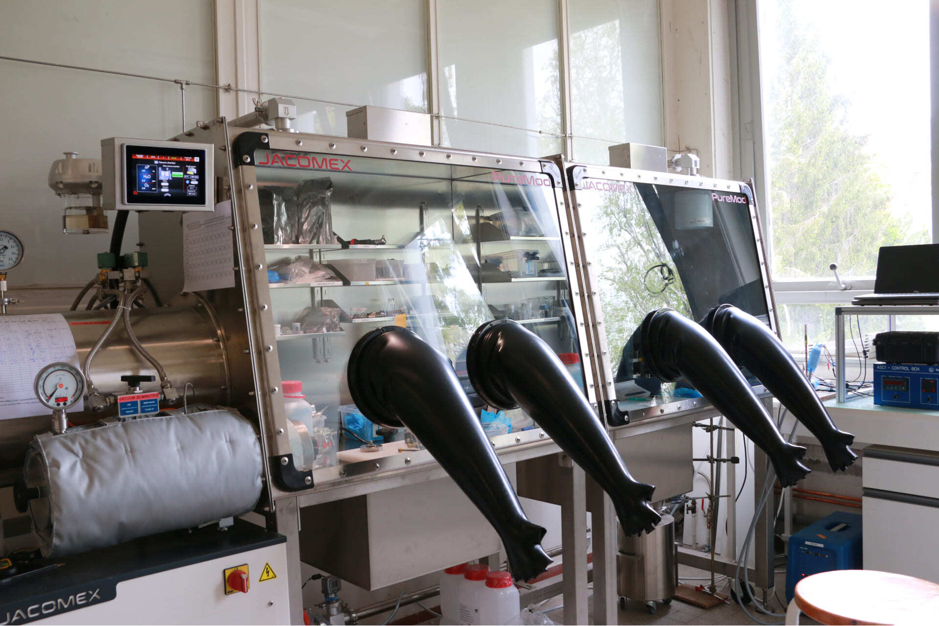 lepmi-purified-glovebox-battery-research-1