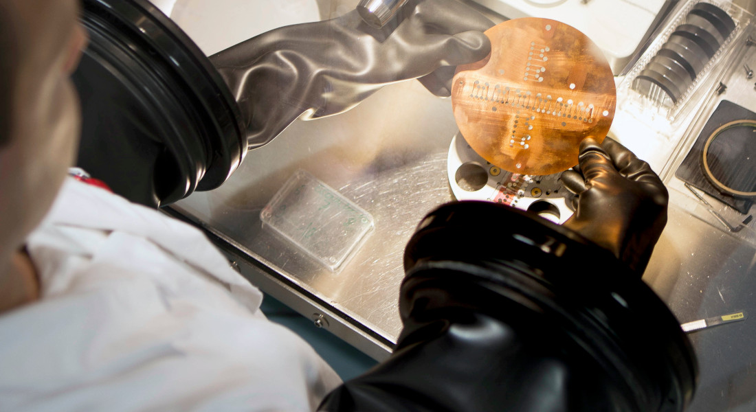 ligne-boite-gants-laboratoire-recherche-manipulateur-hybriden1 ligne-boite-gants-laboratoire-recherche-manipulateur-hybriden1
